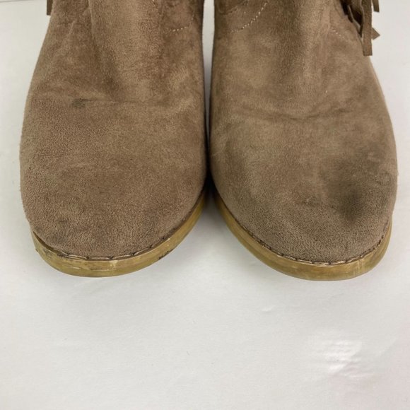 Diva Lounge Woman's Sz 10 Faux Suede Fringe Stack Heeled Ankle Booties Fall - Picture 4 of 9